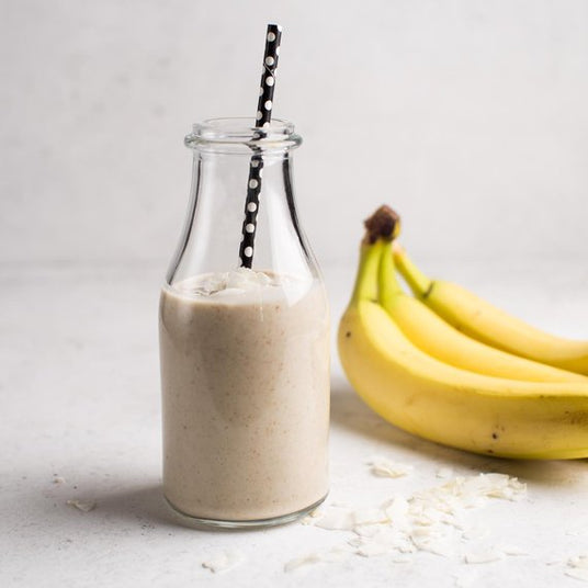 Bananen-Smoothie mit Kokos