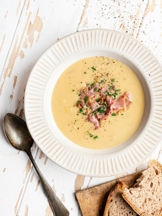 Kartoffelsuppe mit Käse und Schinken