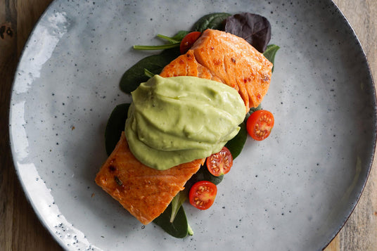 Lachs mit Avocado-Sauce