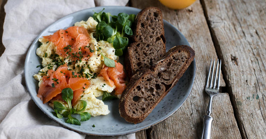 Rührei mit geräuchertem Lachs