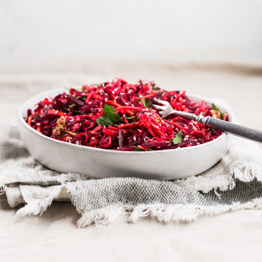 Salat aus Roter Bete und Nüssen